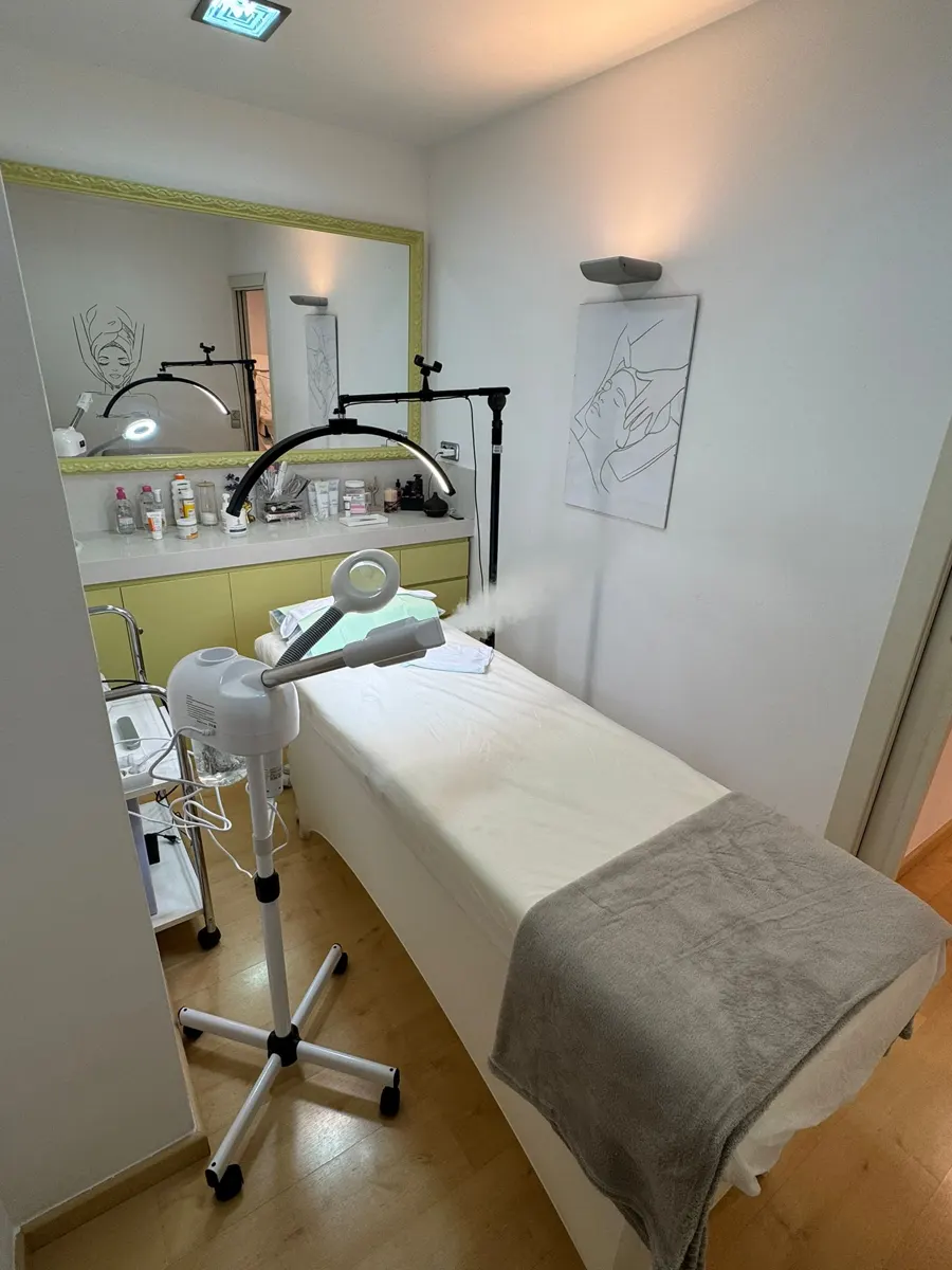 Cabina de tratamiento luminosa de Jade Nails Spa