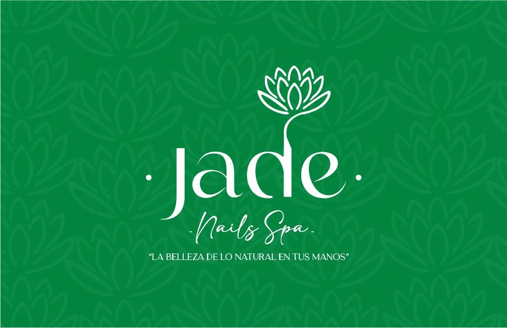 Logotipo de Jade Nails Spa: flor de loto y el lema «La belleza de lo natural en tus manos»